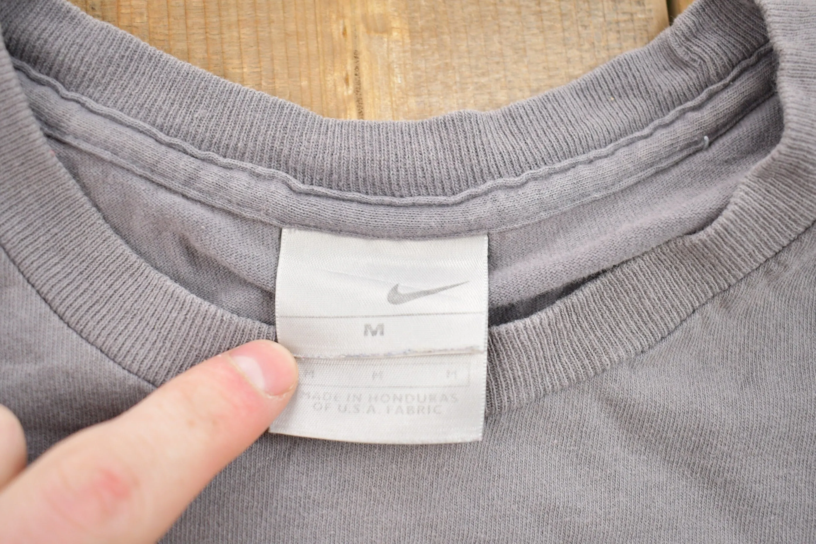 Vintage 1990s Nike Graphic T-Shirt / 90s / Streetwear / Vintage Athleisure / Brand and  Logo / 90&#39;s Nike / Grey Tag / Nike Swoosh